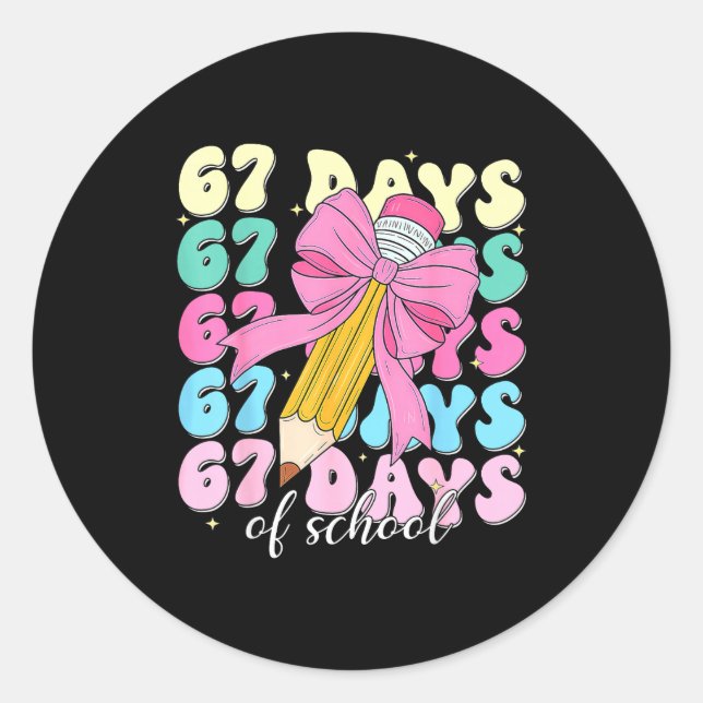 Sticker Rond 67 Days Of School Coquette Bow Pencil Teacher Cute (Devant)