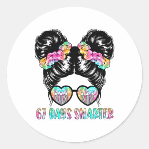 Sticker Rond 67 jours plus intelligent Fille aux cheveux noués