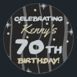 Sticker Rond 70th Birthday Party Ajouter votre nom<br><div class="desc">Fêtez un anniversaire important avec ces fournitures personnalisables de fête d'anniversaire!</div>