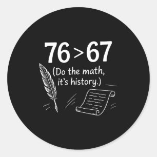Sticker Rond 76 Supérieur à 67 Faites le calcul Funny History M
