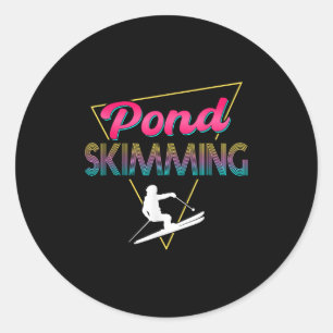 Sticker Rond 80s Retro Pond Skimming Vêtement Ski Pond Skimmer