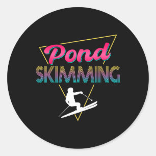 Sticker Rond 80s Retro Pond Skimming Vêtement Ski Pond Skimmer