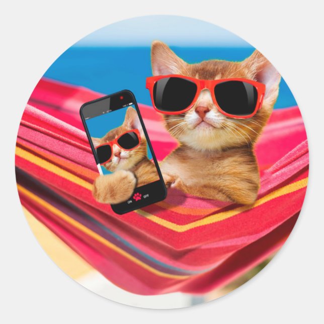 Sticker Rond A cute little cat. (Devant)