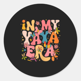 Sticker Rond À l'ère de ma Yaya Rétro Groovy Fête des Mères Yay