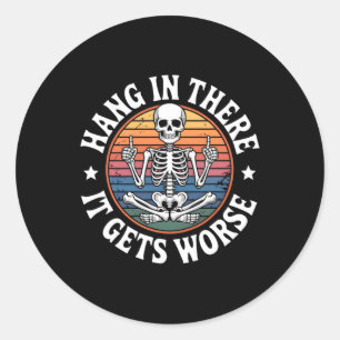 Sticker Rond Accrochez-Vous Là, Ça Obtient Un Pire Humour De Sq