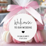 Sticker Rond Accueil Mariage minimaliste Accueil Mariage modern<br><div class="desc">Mariage Bienvenue Noms Date Sweets Desserts Faveurs Classic Round Sticker</div>