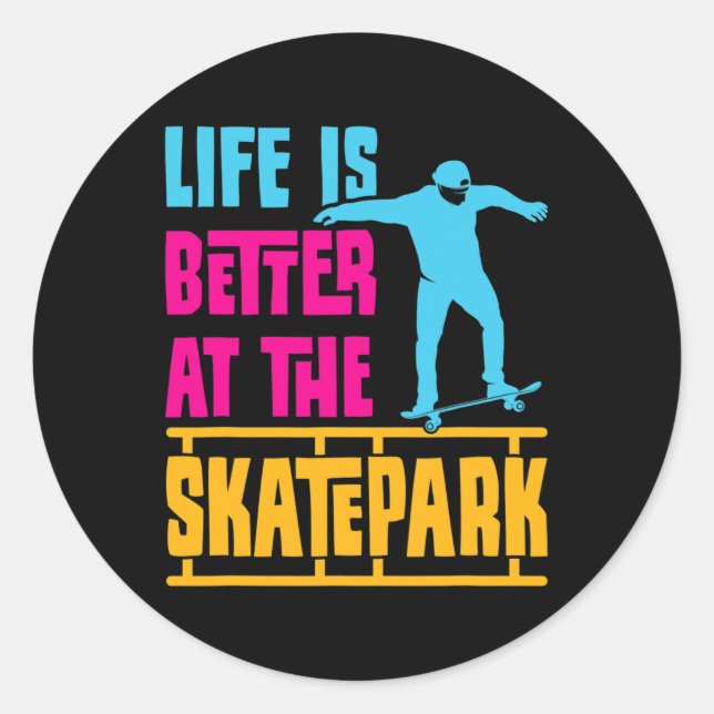 Sticker Rond Adolescent en skateboard skateuse longboard skate (Devant)