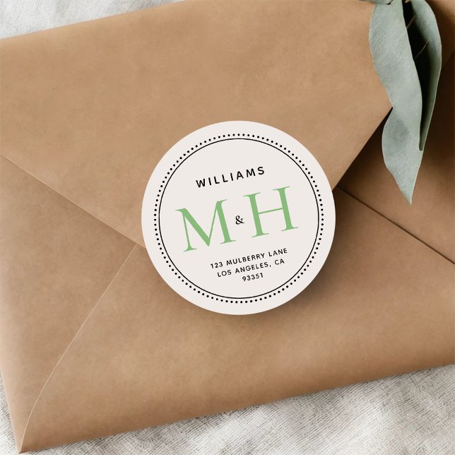 Sticker Rond Adresse de retour de mariage à monogramme vert élé (Créateur téléchargé)