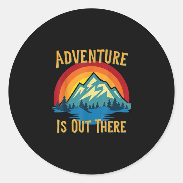 Sticker Rond Adventure is Out There Retro Sunset Mountains (Devant)