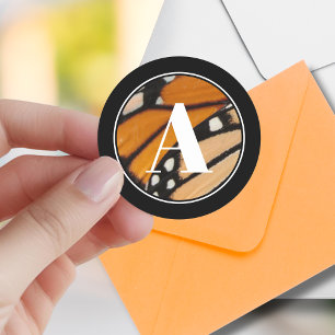 Sticker Rond Aile papillon monarque initiale orange et noir