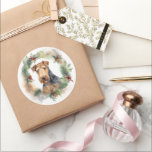 Sticker Rond Airedale Christmas Wreath Festive Pup<br><div class="desc">Vous cherchez un cadeau de Noël parfait pour votre ami furry? Notre cadeau de Noël de chien est ce dont vous avez besoin! Avec un délicieux thème de Noël, c'est le cadeau idéal pour votre animal de compagnie bien-aimé. Que vous soyez une mère de chien, un père de chien ou...</div>
