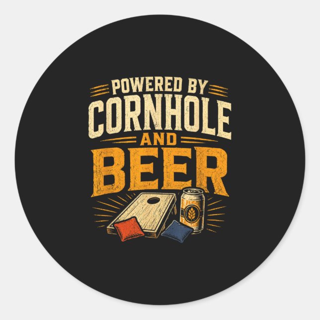 Sticker Rond Alimenté par cornhole et bière drôle de tailgate (Devant)