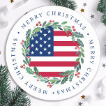 Sticker Rond American Flag Patriotic Christmas Wreath Classic<br><div class="desc">Ajoutez la touche finale à vos enveloppes, mailings et stationnaire avec ces stickers American Flag Joyeux Noël - Couronne de vacances dans un drapeau américain design moderne rouge blanc bleu avec sainte et baies. Cet autocollant patriotique de Noël est parfait pour les familles militaires, les vétérans, les familles patriotiques. DROIT...</div>