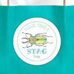 Sticker Rond Amour Bug Stag Swag Bag Party Favoriser<br><div class="desc">Un joli tour sur le sac à bagages, ce sticker pour sac à bagages STAG présente une jolie illustration de lovebug de cerf-volant ! Cela fait la fête parfaite collant de sac de faveur pour votre fête d'anniversaire à thème de bug! Remplissez simplement vos sacs cadeaux avec un plaisir à...</div>