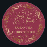 Sticker Rond Amour & Remerciements Élégant Mariage Bourgogne &<br><div class="desc">Ces autocollants de bourgogne et d'or magnifiques sont conçus pour être utilisés comme étiquettes de cadeaux de mariage, ou comme sceaux d'enveloppe pour vos cartes de remerciement de mariage. Le design élégant présente une bordure dorée ouvragée avec un lettrage en écriture fantaisiste indiquant "Amour & Remerciements !". Il y a...</div>