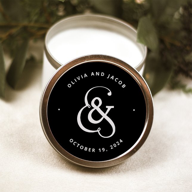 Sticker Rond Ampersand lunaire | Moody Black Mariage (A unique, modern sticker with a light gray ampersand on a dark black background)