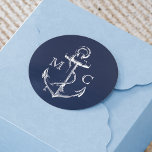 Sticker Rond Ancre marine bleu marine Monogramme<br><div class="desc">Complétez vos besoins en papeterie nautique avec cet autocollant monogramme d'ancre. Parfait pour les scellés d'enveloppe et les sacs de faveur.</div>