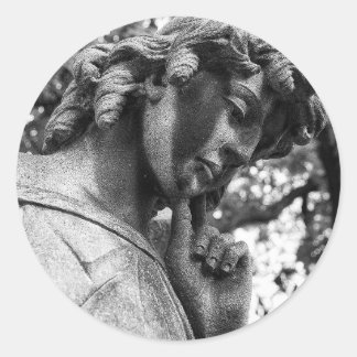 Sticker Rond Ange pensif en bas