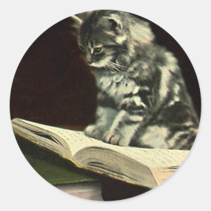 Sticker Rond Animal vintage, Cute Victorian Kitten livre de lec