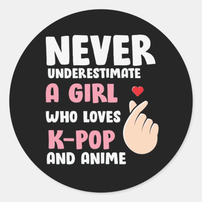 Sticker Rond Anime & K-pop Quotes : Never Underestimate a Girl (Devant)
