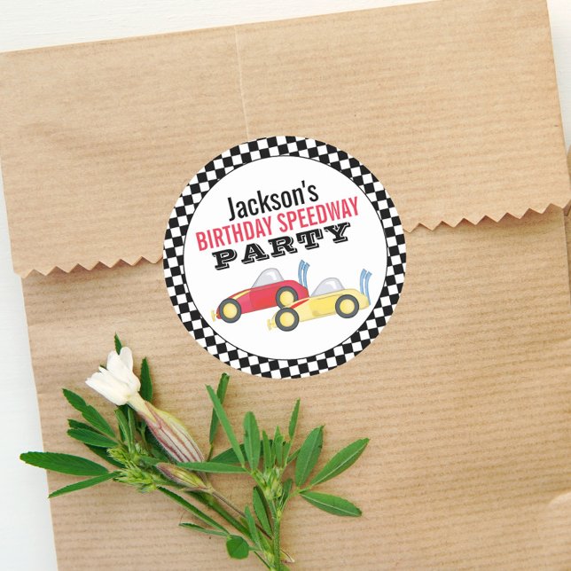 Sticker Rond Anniversaire Boy Simple Race Car Fête Whimsical (Créateur téléchargé)
