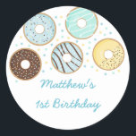 Sticker Rond Anniversaire de la Bleue<br><div class="desc">Ces adorables autocollants d'anniversaire présentent nos beignets dessinés à la main dans des couleurs pastel avec des confettis saupoudrés.</div>