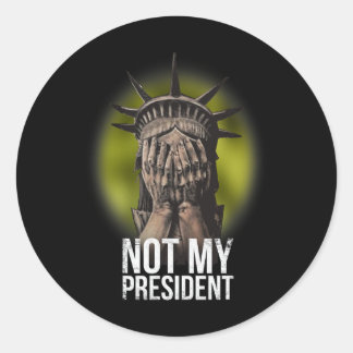 Sticker Rond Anti Trump Pas Mon Président Teeshirt Résiste