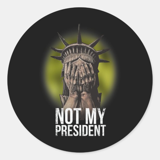 Sticker Rond Anti Trump Pas Mon Président Teeshirt Résiste (Devant)