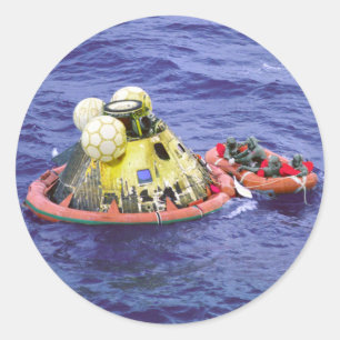 Sticker Rond Apollo 11 Les astronautes rentrent chez eux