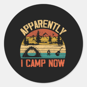 Sticker Rond Apparemment je campe maintenant T-shirts drôles de