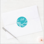 Sticker Rond Aqua Floral Paisley White Peacock Wedding Favorise<br><div class="desc">Conçu par fat*fa*tin. Facile à customiser avec votre propre texte,  photo ou image. Pour des demandes personnalisées,  veuillez contacter fat*fa*tin directement. Des frais personnalisés s'appliquent. www.zazzle.com/fat_fa_tin www.zazzle.com/color_therapy www.zazzle.com/fatfatin_blue_knot www.zazzle.com/fatfatin_red_knot www.zazzle.com/fatfatin_mini_me www.zazzle.com/fatfatin_box www.zazzle.com/fatfatin_design www.zazzle.com/fatfatin_ink</div>