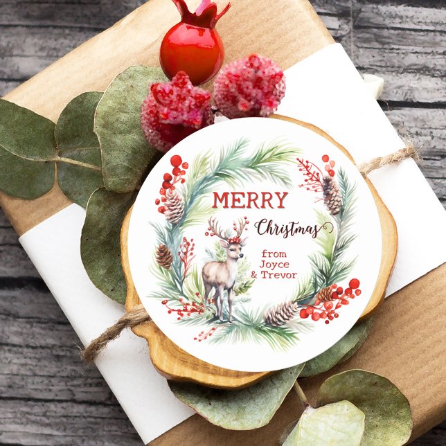 Sticker Rond Aquarelle colorée Cerf Wreath Noël (Festive colorful Christmas sticker showing a cute watercolor deer and Holiday wreath with pine cones)