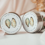 Sticker Rond Aquarelle côtière Oyster Wedding Favoriser<br><div class="desc">Ces autocollants de faveur de mariage côtier présentent deux illustrations d'huîtres couleur crème douce et aqua, avec deux lignes de texte personnalisé en lettres bleu marine classique. Montré avec des "shucks, nous sommes heureux que vous soyez venus" et vos noms. Idéal pour les fêtes sur la plage, l'été ou les...</div>