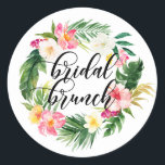 Sticker Rond Aquarelle Fleurs tropicales Fleurs couronnes Brunc<br><div class="desc">Autocollant de brunch pour mariées personnalisable avec des feuilles de motif ou de palme,  des feuilles de bananes et d'autres feuilles tropicaux. Cet autocollant est parfait pour les événements estivaux et tropicaux. Des invitations et d'autres articles correspondants sont disponibles.</div>