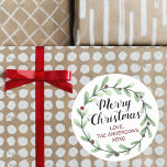Sticker Rond Aquarelle moderne Holly Wreath Noël<br><div class="desc">Envoyez les salutations de cette année dans le style avec ces autocollants de vacances uniques et modernes. La conception comporte une couronne de couleur d'aquarelle festive avec le texte du script "Joyeux Noël". Ces autocollants peuvent être utilisés comme scellés d'enveloppe, étiquettes cadeaux de Noël, autocollants de fête de vacances, et...</div>