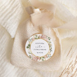 Sticker Rond Aquarelle neutre Floral et or | MARIAGE<br><div class="desc">Ces élégants autocollants de mariage sont dotés d'un cadre circulaire géométrique en faux or entouré de fleurs vertes et aquarelles neutres, de couleurs neutres comme la pêche au beige, le rose poussiéreux, et de vert doux avec des accents d'or et des feuilles. Un superbe look boho floral sur un simple...</div>