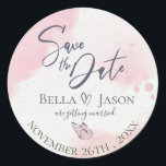 Sticker Rond Aquarelle Rose Papillon Mariage Enregistrer La Dat<br><div class="desc">Mignonne Aquarelle Rose Butterfly Wedding Enregistrer La Date Classic Round Sticker. Le design a un arrière - plan d'aquarelle rose avec un papillon mignon et de l'espace pour ajouter les noms du couple et la date mariage. Ce mignon autocollant peut être facilement customisé en changeant les noms et la date....</div>