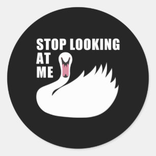 Sticker Rond Arrêtez De Me Regarder Swan
