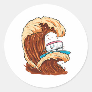 Sticker Rond Art de surfeur de sushi drôle chevauchant la vague