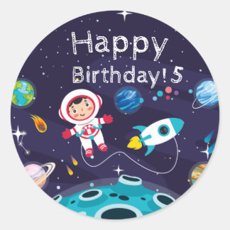 Sticker Rond   Astronaut child on the moon, monogrammed name