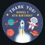 Sticker Rond Astronaute Espace extra-atmosphérique Merci d'anni<br><div class="desc">Sticker rond classique Merci d'anniversaire de l'astronaute spatiale</div>