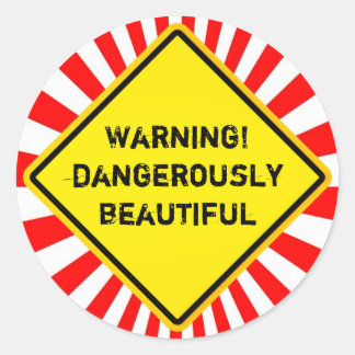 Sticker Rond Attention ! dangereusement belle