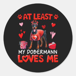 Sticker Rond Au moins mon Dobermann qui m'aime Le single de Val