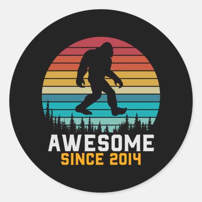 Sticker Rond Awesome since 2014 | Birthday Bigfoot Retro (Devant)