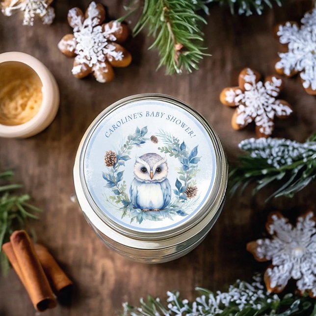 Sticker Rond Baby shower d'aquarelle de la Chouette d'hiver (Winter Owl Watercolor Baby Shower Classic Round Sticker)