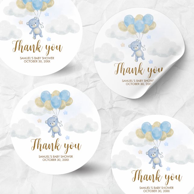Sticker Rond Baby shower d'attente de l'ours (Blue We Can Bearly Wait Bear Balloons Baby Shower Sticker)