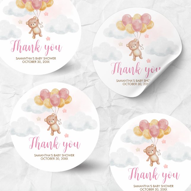 Sticker Rond Baby shower d'attente de l'ours de fille (We Can Bearly Wait Bear Balloons Baby Shower Sticker)