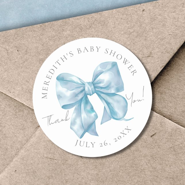 Sticker Rond Baby shower de la ceinture bleue (Blue Bow Baby Shower Classic Round Sticker)
