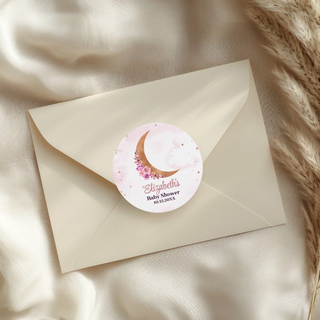 Sticker Rond Baby shower de la lune d'or (Golden Floral Moon Baby Shower Classic Round Sticker on an elegant envelope.)