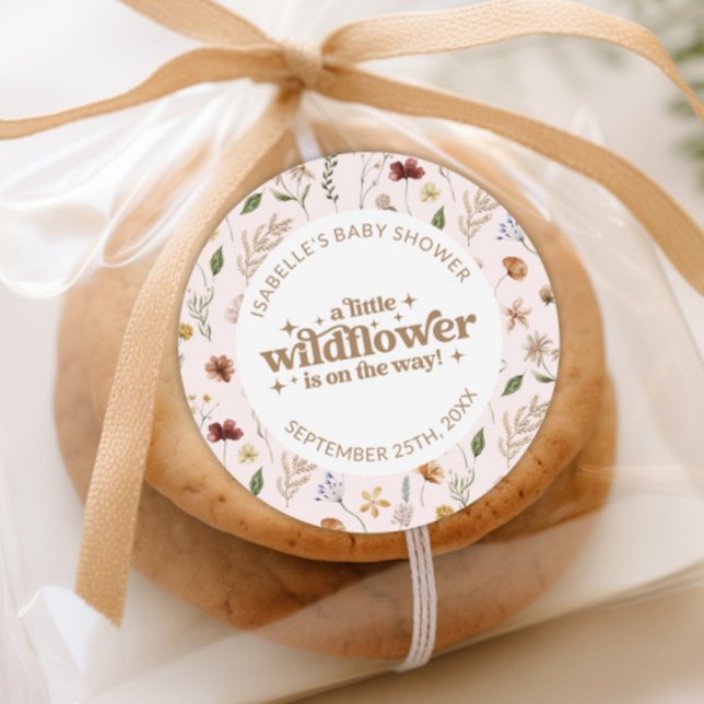Sticker Rond Baby shower Floral petit Fleur sauvage personnalis (Custom Little Wildflower Girl Baby Shower Floral Classic Round Sticker)